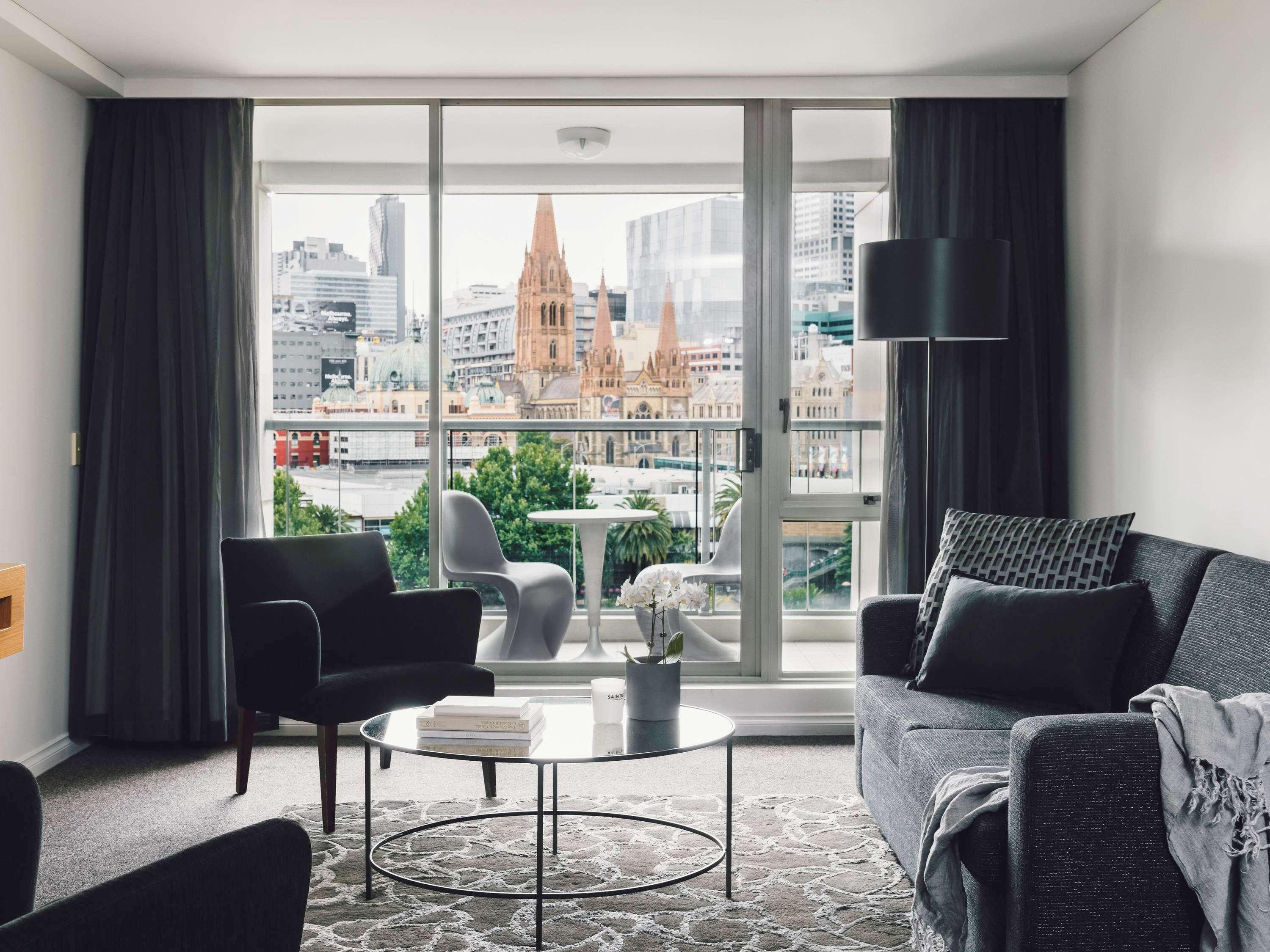 Quay West Suites Melbourne Zewnętrze zdjęcie The interior of a typical apartment at the complex