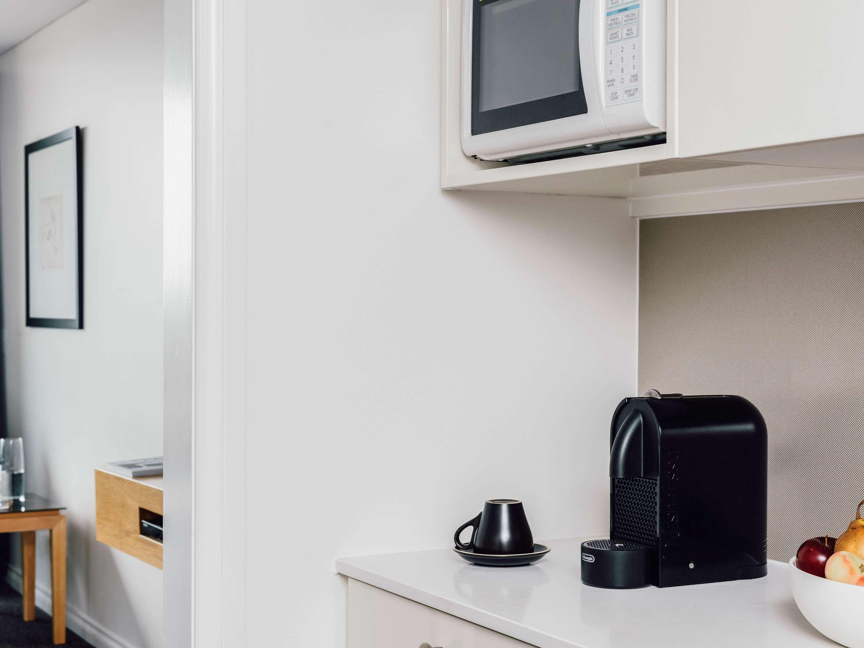 Quay West Suites Melbourne Zewnętrze zdjęcie A Nespresso coffee machine in a hotel