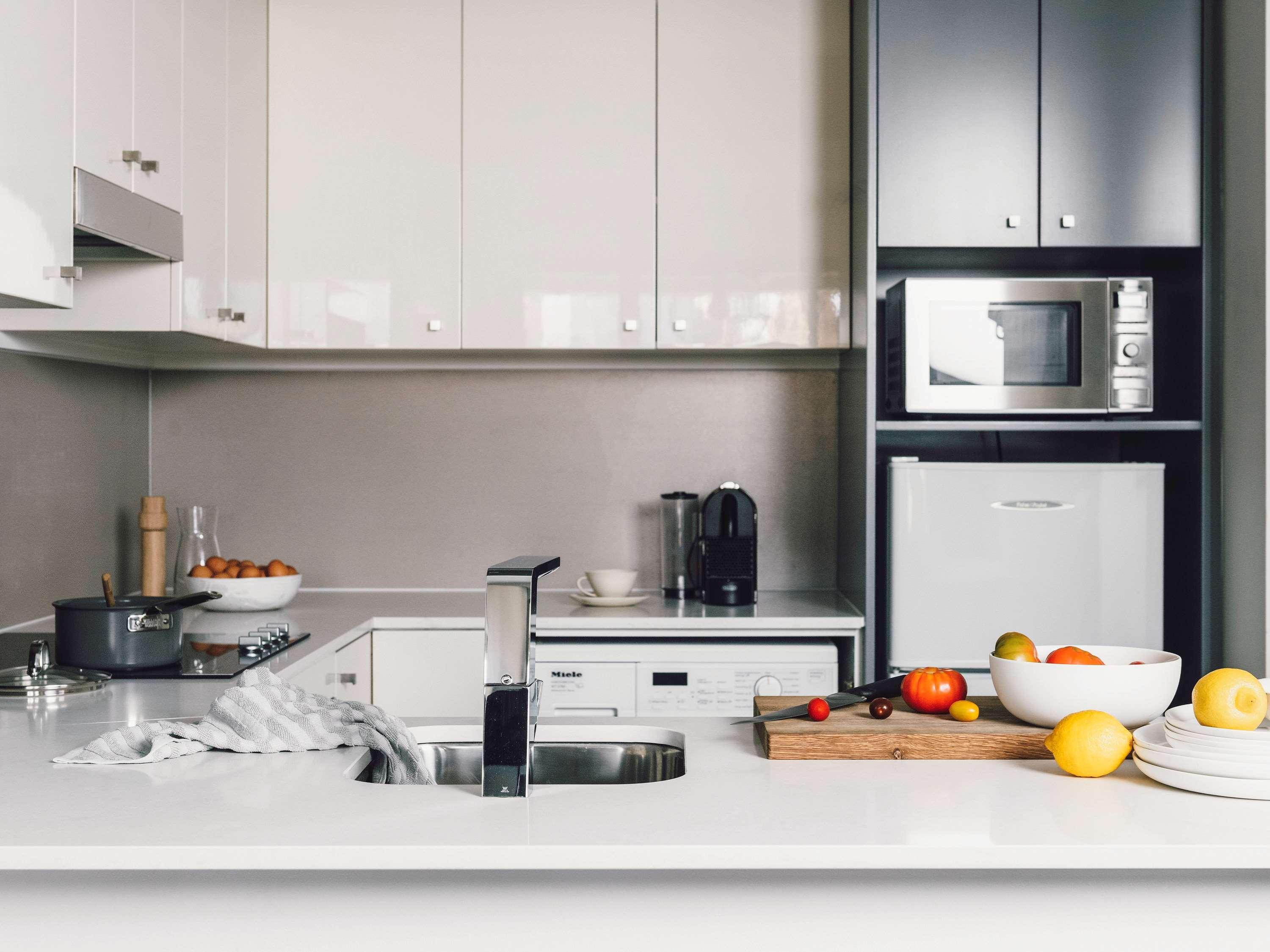Quay West Suites Melbourne Zewnętrze zdjęcie A typical home kitchen