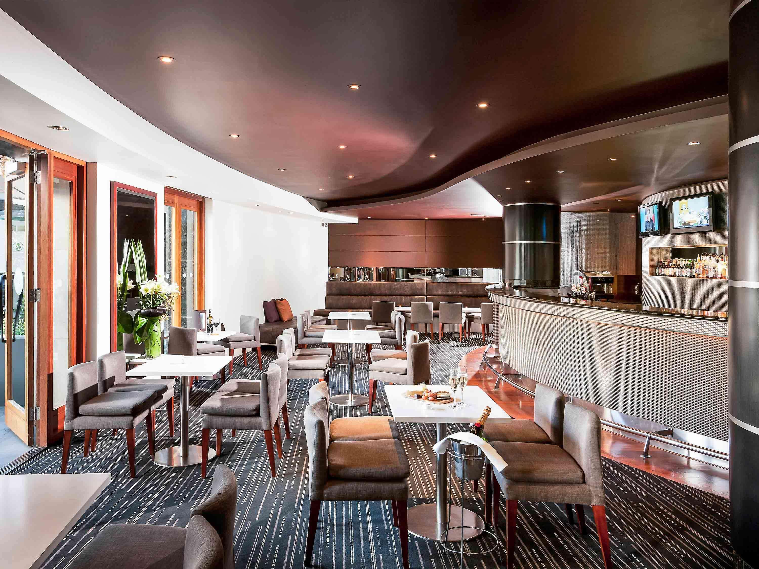 Quay West Suites Melbourne Zewnętrze zdjęcie The lounge at Perth International Airport
