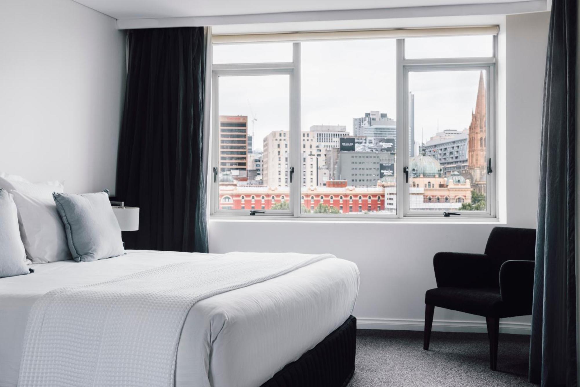 Quay West Suites Melbourne Zewnętrze zdjęcie A room at the hotel