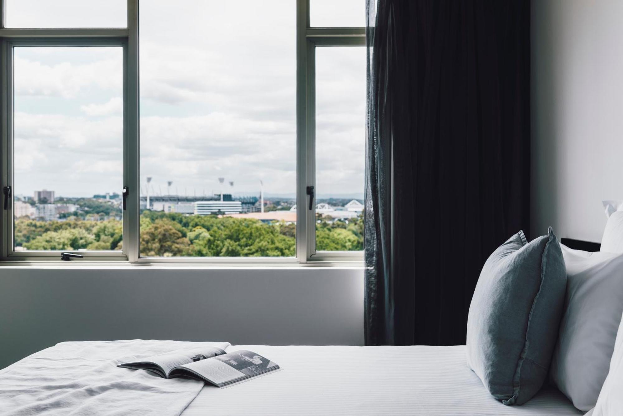 Quay West Suites Melbourne Zewnętrze zdjęcie A bedroom at the hotel
