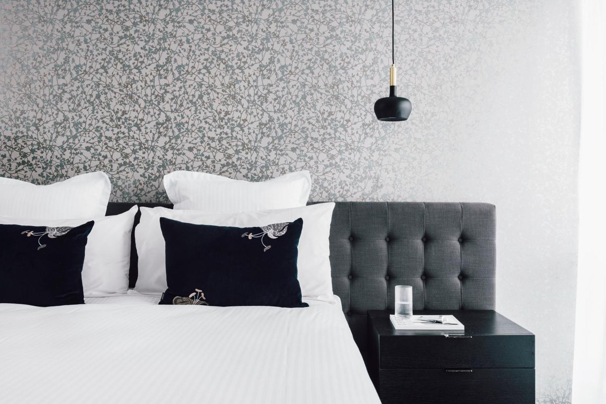 Quay West Suites Melbourne Zewnętrze zdjęcie A bedroom at the Hotel
