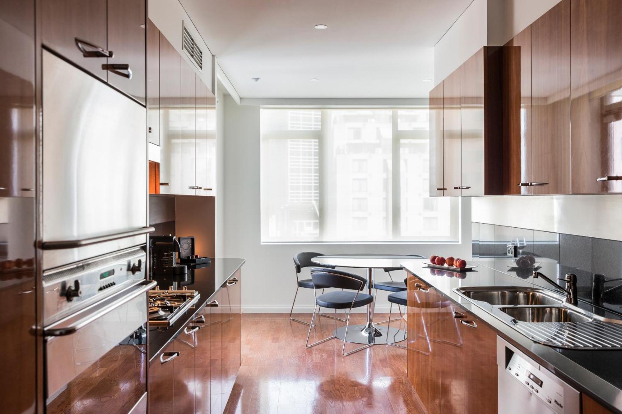 Quay West Suites Melbourne Zewnętrze zdjęcie A modern kitchen
