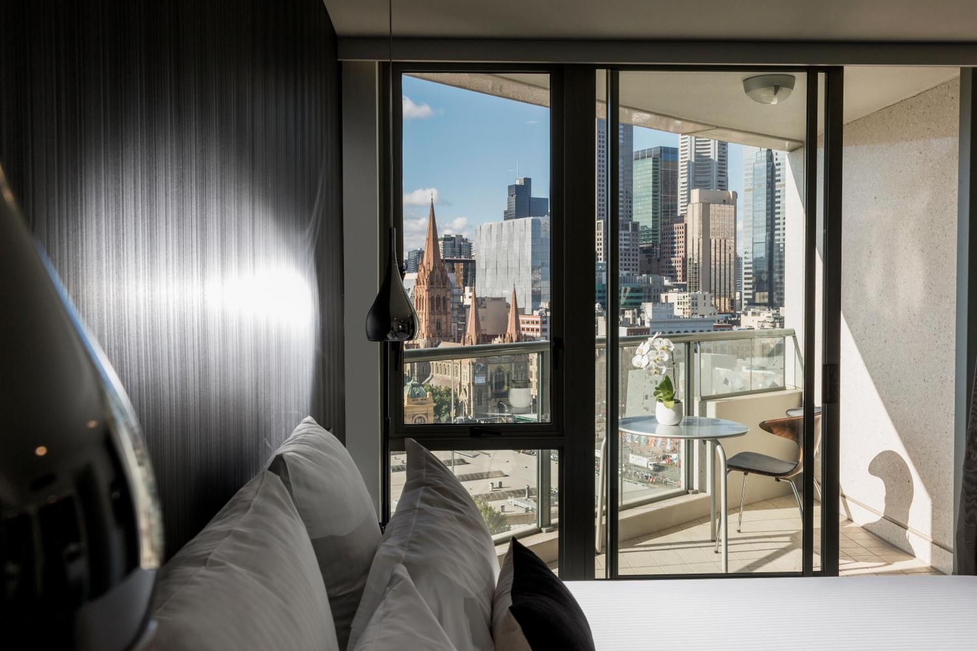 Quay West Suites Melbourne Zewnętrze zdjęcie The view from a bedroom at the hotel