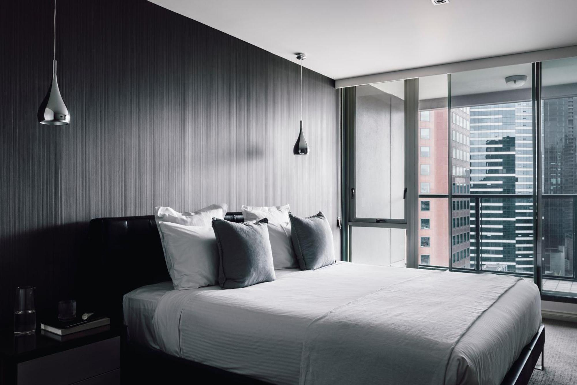 Quay West Suites Melbourne Zewnętrze zdjęcie A bedroom at the hotel